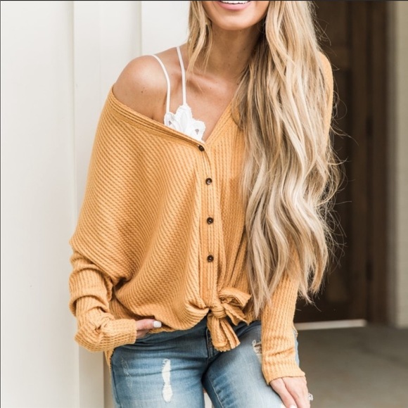 💕 1 Large Left!!💕waffle knit tie front top ⭐️ - Picture 2 of 2